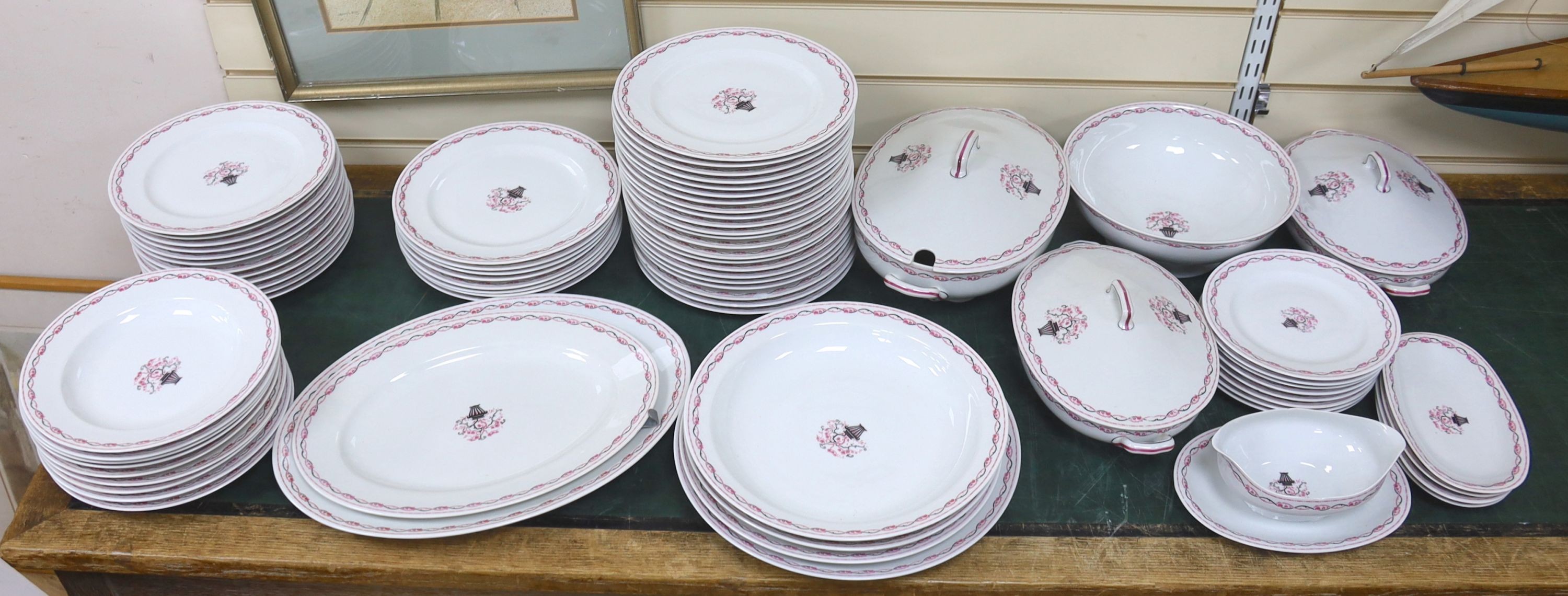 A Limoges ‘la maitrise’ part dinner service